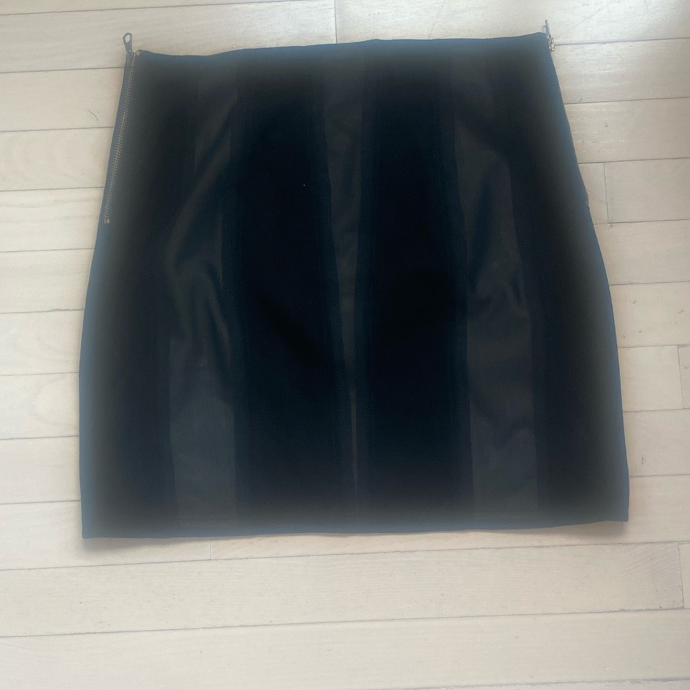 RAG & BONE Suede Skirt with Gold Zippers. Size 8 - Picture 8 of 8